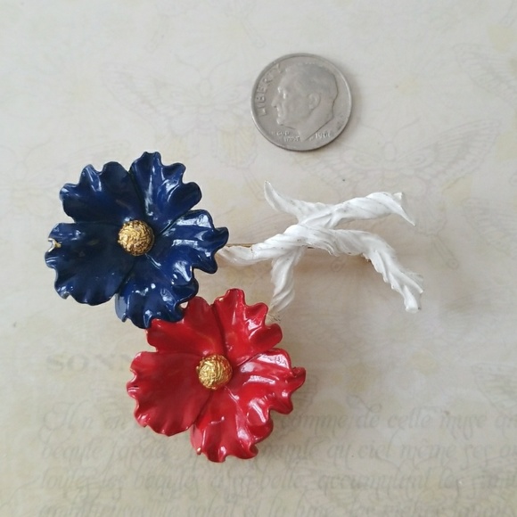 Vintage Mid Century Red White and Blue Enamel Flower Brooch - Picture 7 of 9